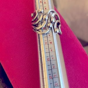 Women sterling silver ring in a size 9 9 1/2
